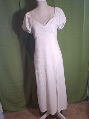 Almost Famous Cream Textured Maxi Dress with Sweetheart Neckline